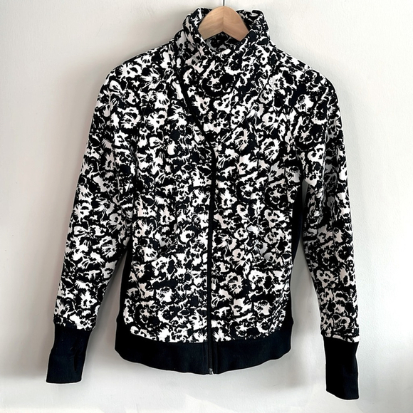 Lululemon Sz 4 Cozy Cuddle Jacket Fleur Sombrero Black‎ Floral Full Zip - Picture 2 of 5